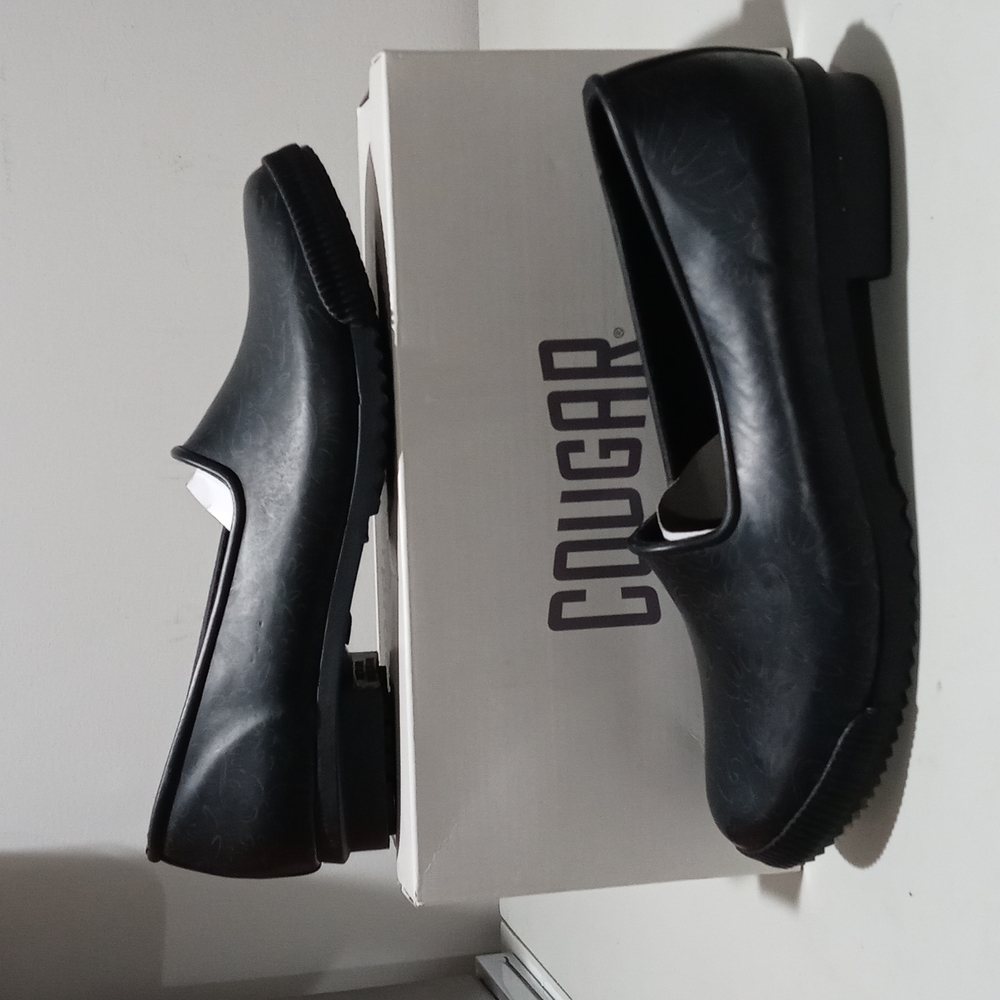 Cougar Waterproof Flats